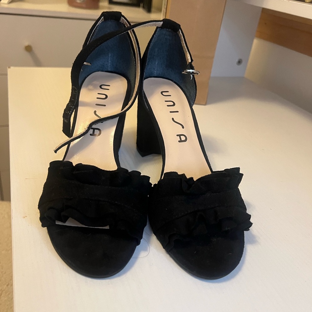 Unisa Black Ruffle Heeled Sandals